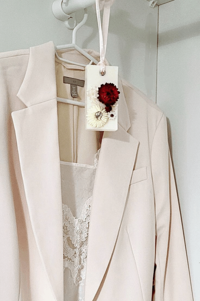 19 Secrets to Smelling Expensive (Even When You’re Just in a Hoodie) 19 Secrets to Smelling Expensive (Even When You’re Just in a Hoodie)