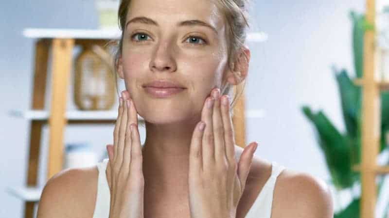 9 Best Drugstore Cleansing oils that work like Magic A girl massaging drugstore oil cleanser in her skin