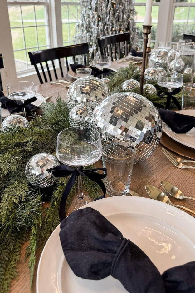 16 New Year's Eve Party Ideas for Hosts Who Want the Most Instagrammable Night 16 New Year's Eve Party Ideas for Hosts Who Want the Most Instagrammable Night