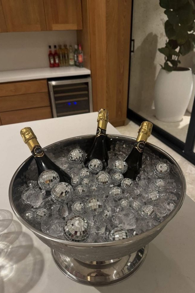 16 New Year's Eve Party Ideas for Hosts Who Want the Most Instagrammable Night 16 New Year's Eve Party Ideas for Hosts Who Want the Most Instagrammable Night