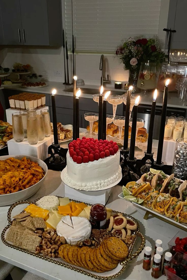 16 New Year's Eve Party Ideas for Hosts Who Want the Most Instagrammable Night 16 New Year's Eve Party Ideas for Hosts Who Want the Most Instagrammable Night