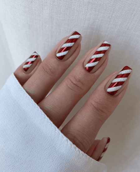 63 magical Christmas nail designs to get all the feels!