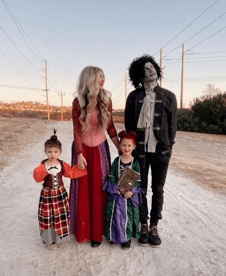 48 CUTEST Family Halloween Costumes That'll win the trophy!