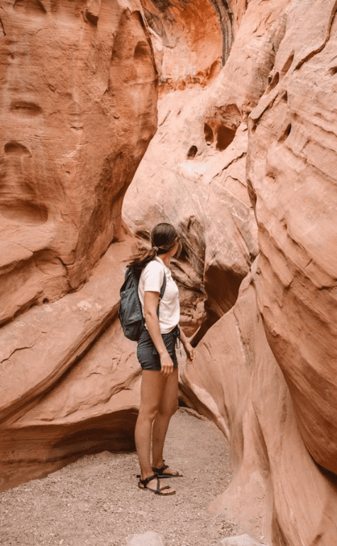 What To Wear On a Hiking Date + 25 Hiking Outfits that are really cute
