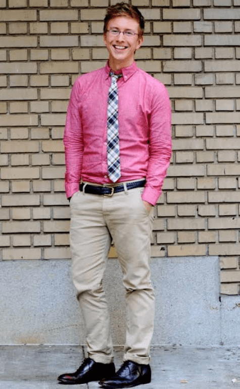 What Color Shirts goes With Khaki Pants for men and women