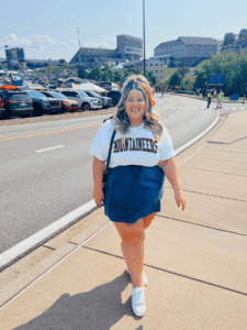 What To Wear If You Are Short And Chubby (17 Style Tricks!)