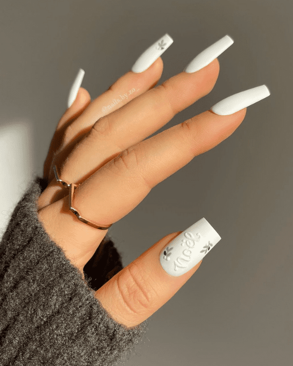 28 Stunning AF White Nails to slay your next manicure [hot & trending]