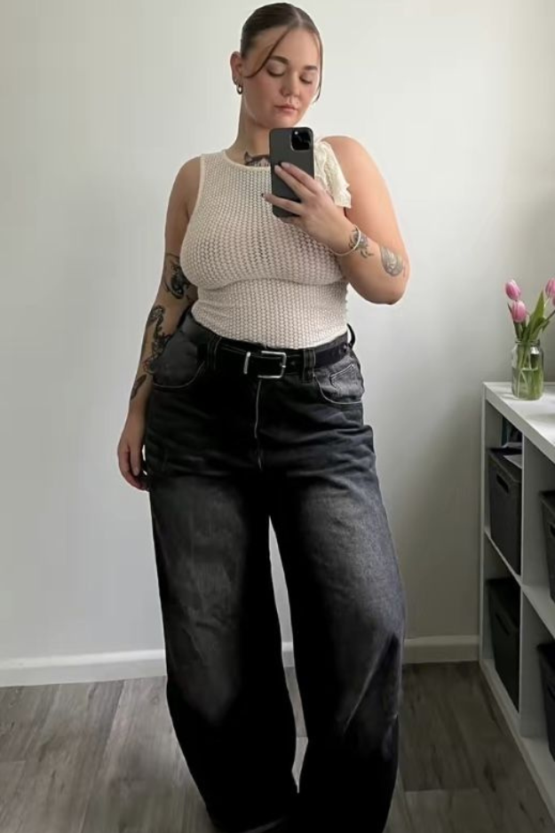 How to Dress if You Are a Petite Busty Woman without Holding Back How to Dress if You Are a Petite Busty Woman without Holding Back