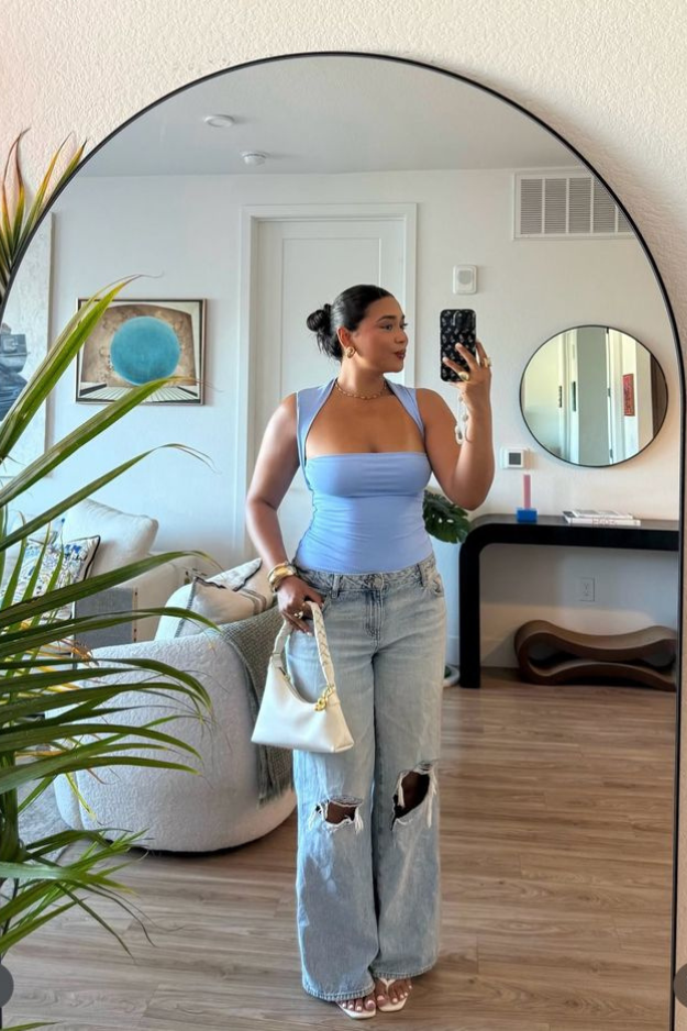 How to Dress if You Are a Petite Busty Woman without Holding Back How to Dress if You Are a Petite Busty Woman without Holding Back