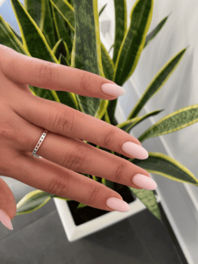 The Best Nail Colors For Pale Skin To Notch Up Your Manicure Game