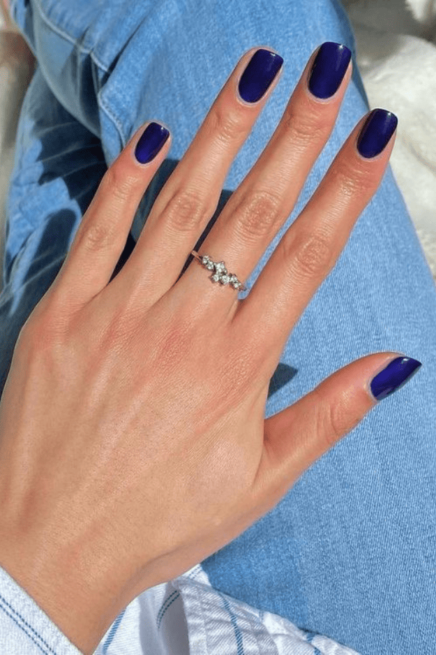 15 Drool-Worthy Fall Nail Colors For Pale Skin Tones That SLAY!