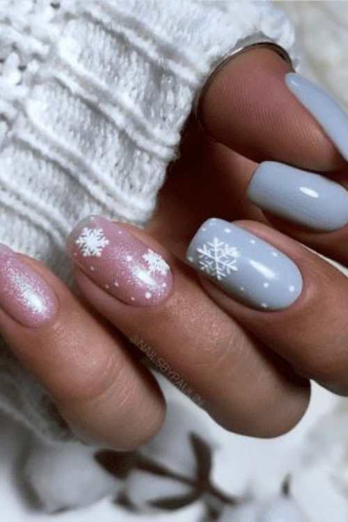 41 Breathtaking Snowflake Nail Designs That Are Chef's Kiss