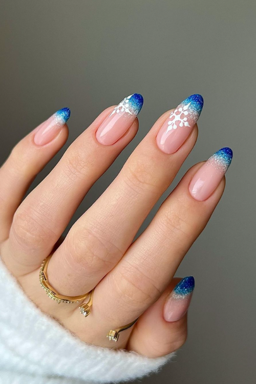 41 Breathtaking Snowflake Nail Designs That Are Chef's Kiss