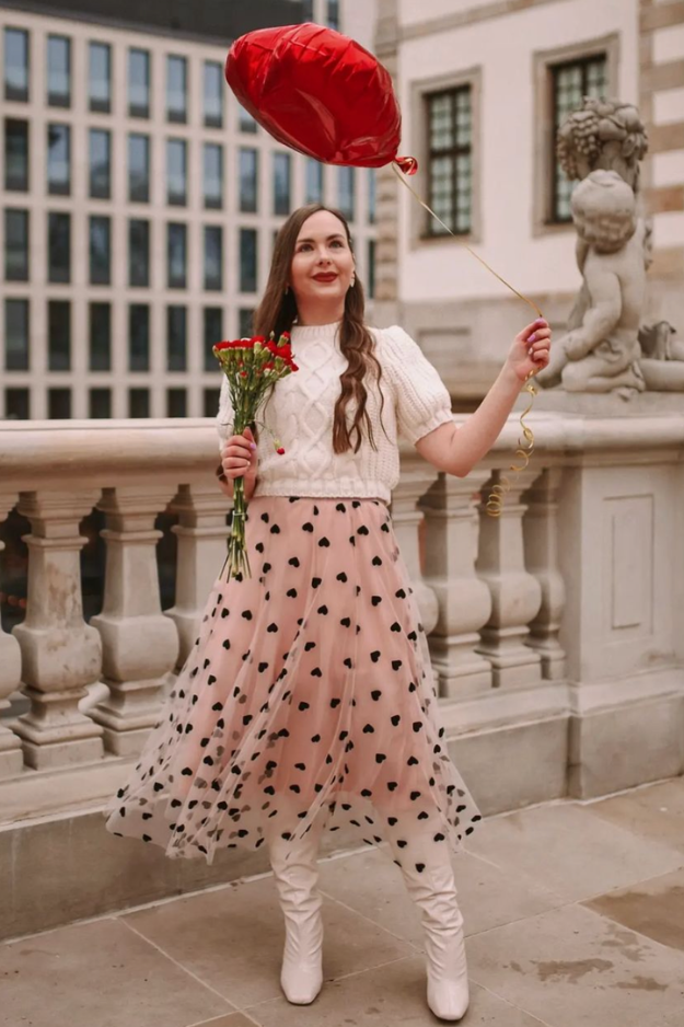 37 Valentine's Outfits for Women That'll Have You Lookin' Like a Heart-Stealin' Queen