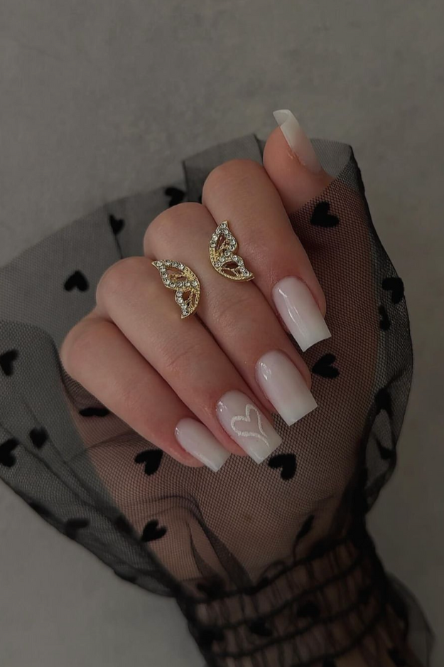 22 Hottest Mobe Wife Nails for That Extra Drama and Dazzle