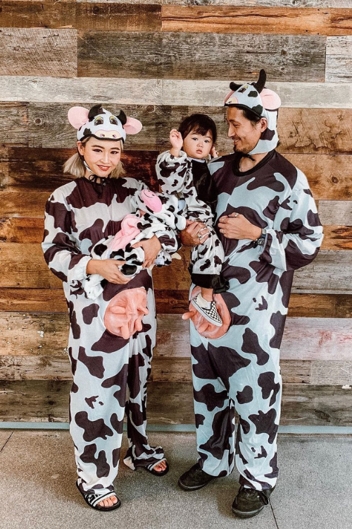 35 Hauntingly Fun Family Halloween Costumes That'll Blindly Wow the Neighbors!