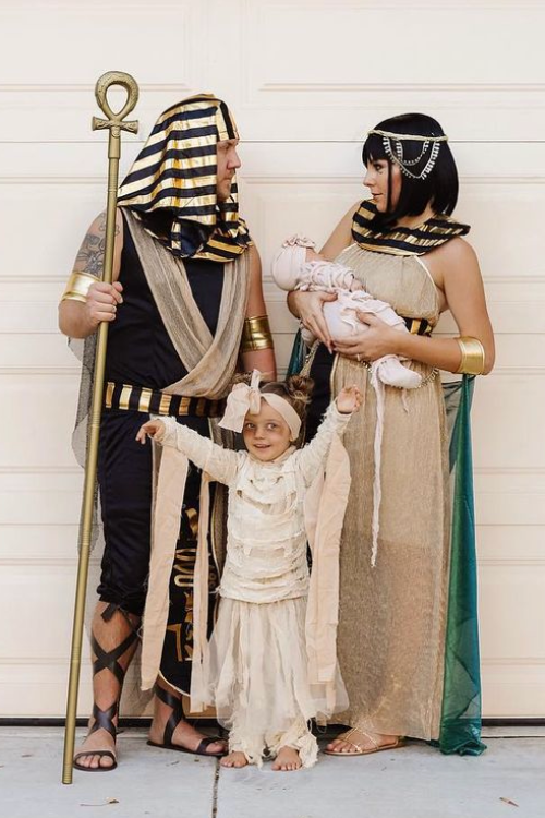 35 Hauntingly Fun Family Halloween Costumes That'll Blindly Wow the Neighbors!