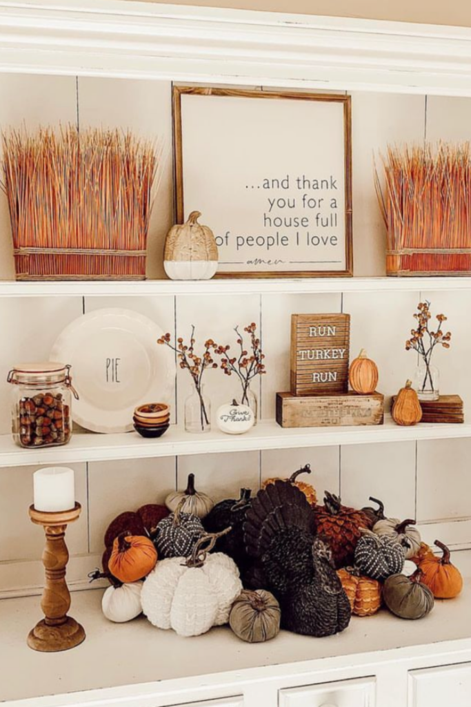 21 Fabulous Thanksgiving Decor Ideas That'll Make Your Home the Talk of the Turkey Town