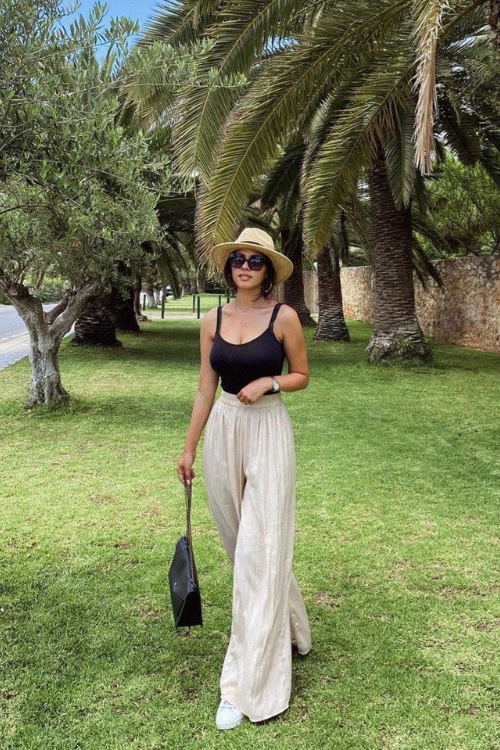 24 Bahamas Outfits to Make You the Star of Every Beach Pic!