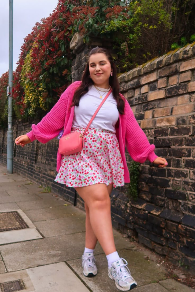 Soft, Chic, and Oh-So-Feminine—Here’s Exactly How to Dress More Feminine Without Trying Too Hard Soft, Chic, and Oh-So-Feminine—Here’s Exactly How to Dress More Feminine Without Trying Too Hard