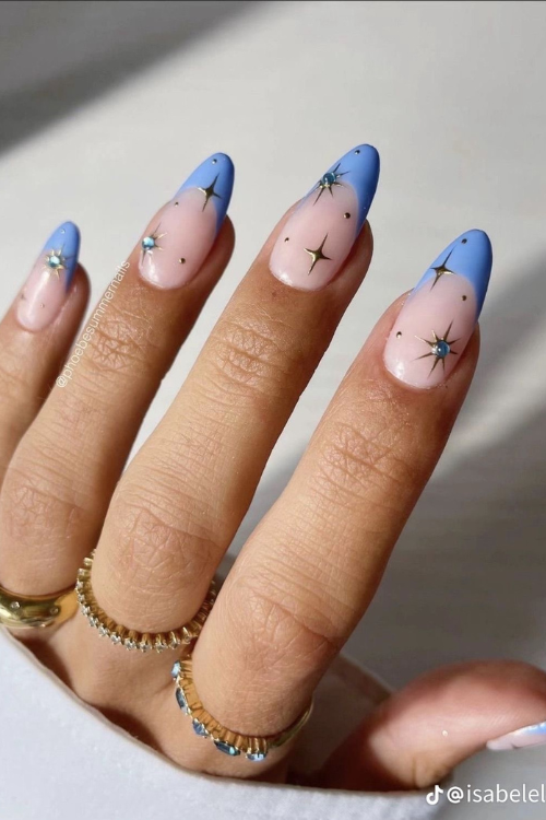 These 24 Frosty Blue Christmas Nails Are So Pretty It Hurts