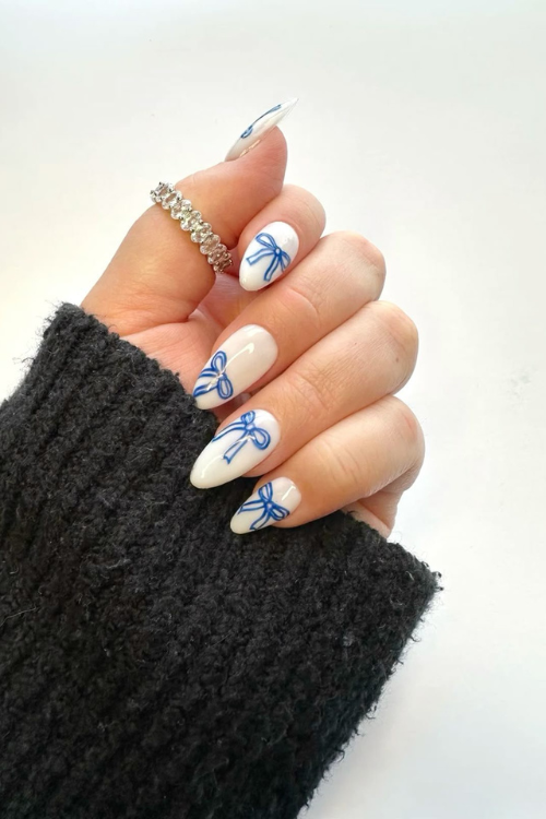 These 24 Frosty Blue Christmas Nails Are So Pretty It Hurts