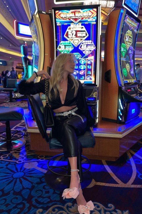 33 Hottest Casino Outfits That Guarantee All Eyes on You 33 Hottest Casino Outfits That Guarantee All Eyes on You