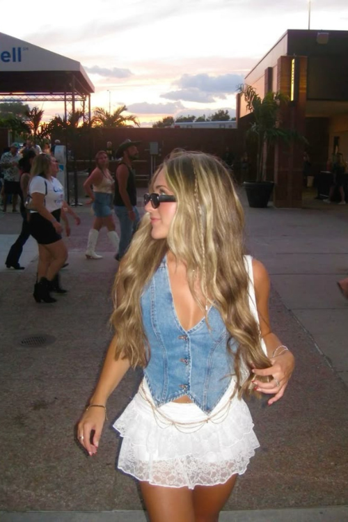 37 Fun and Flirty Country Concert Outfits to Literally Slay the Hoedown
