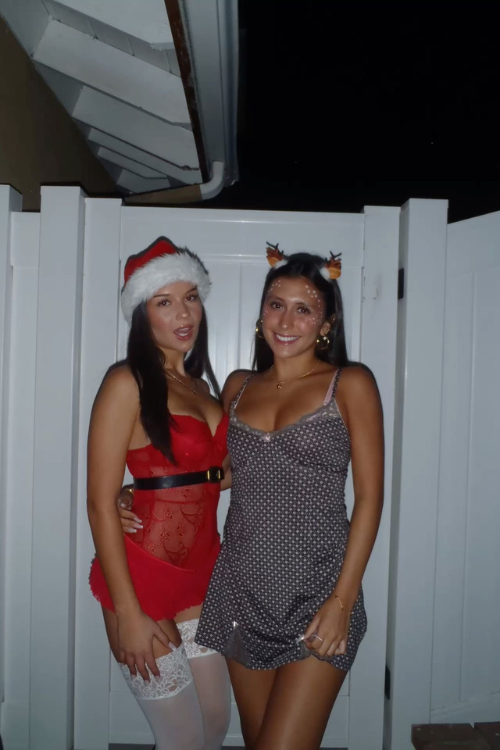 46 Duo Halloween Costumes So Iconic, They Might Break the Internet