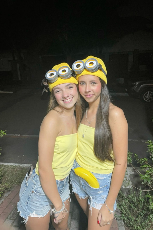 46 Duo Halloween Costumes So Iconic, They Might Break the Internet
