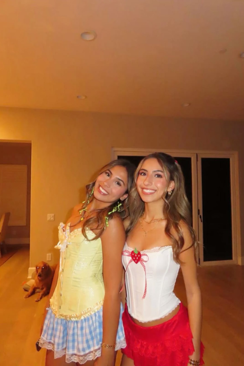 46 Duo Halloween Costumes So Iconic, They Might Break the Internet