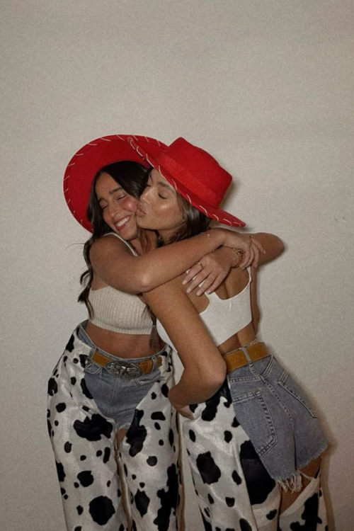 46 Duo Halloween Costumes So Iconic, They Might Break the Internet