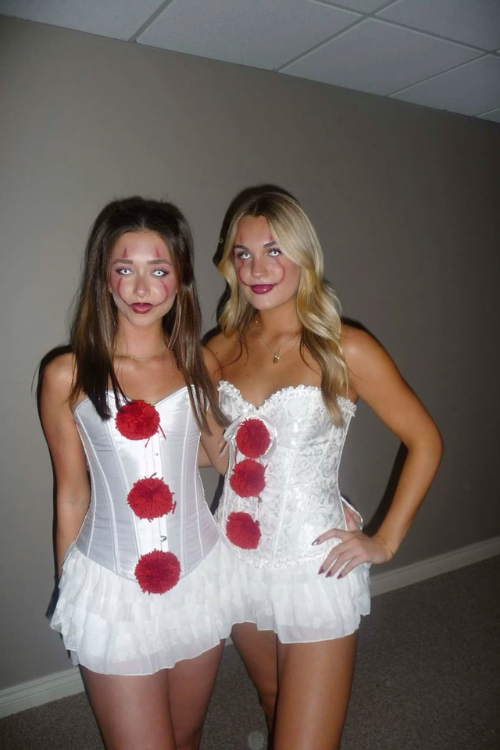46 Duo Halloween Costumes So Iconic, They Might Break the Internet