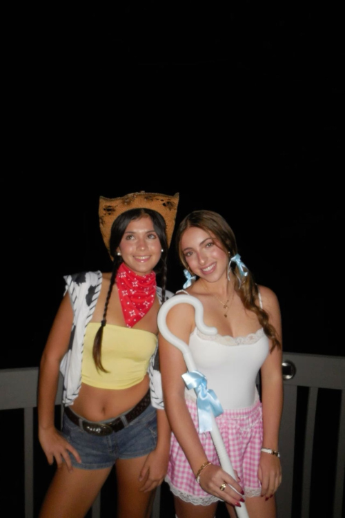 46 Duo Halloween Costumes So Iconic, They Might Break the Internet