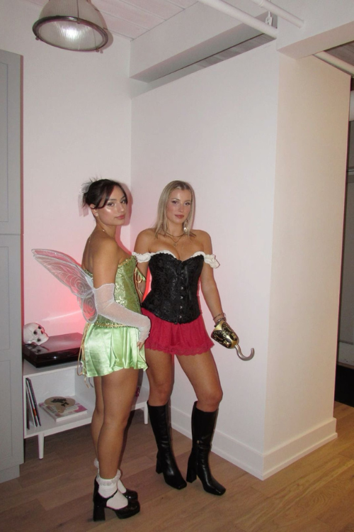 46 Duo Halloween Costumes So Iconic, They Might Break the Internet
