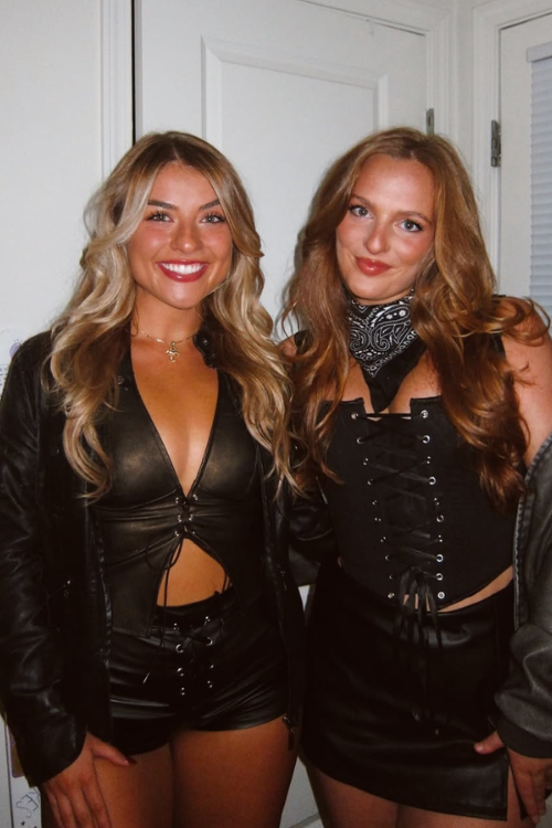 46 Duo Halloween Costumes So Iconic, They Might Break the Internet