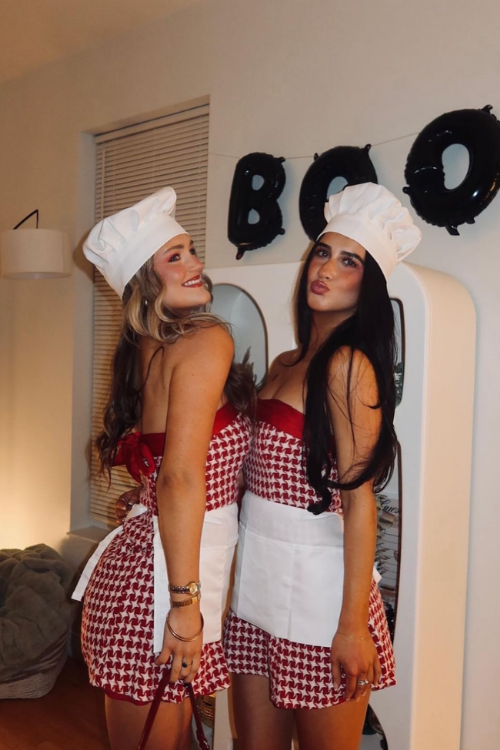 46 Duo Halloween Costumes So Iconic, They Might Break the Internet