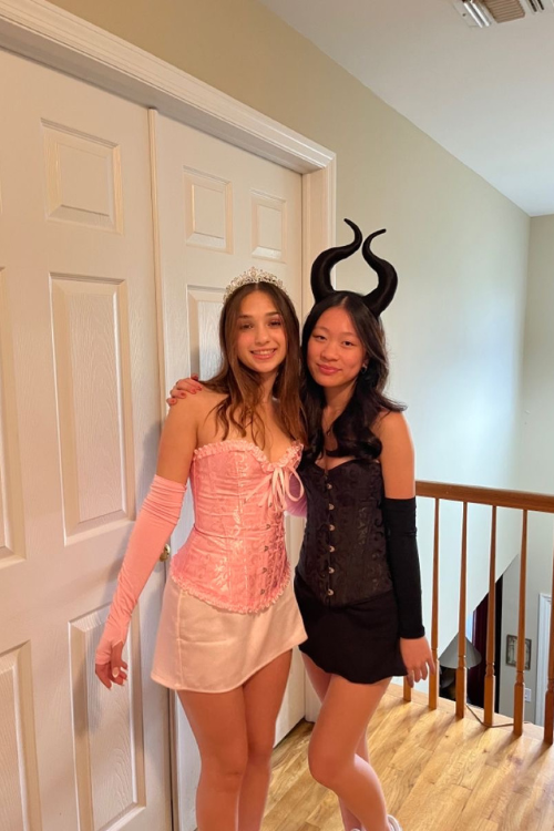 46 Duo Halloween Costumes So Iconic, They Might Break the Internet