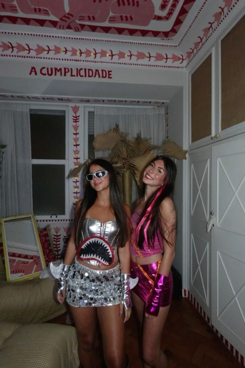 46 Duo Halloween Costumes So Iconic, They Might Break the Internet