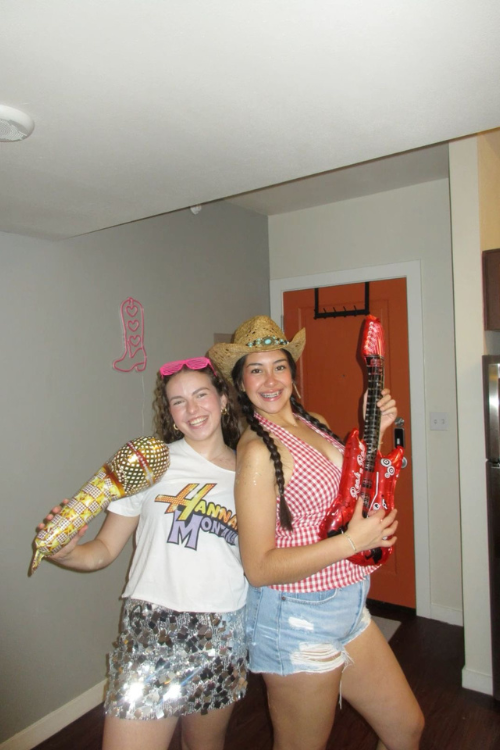 46 Duo Halloween Costumes So Iconic, They Might Break the Internet