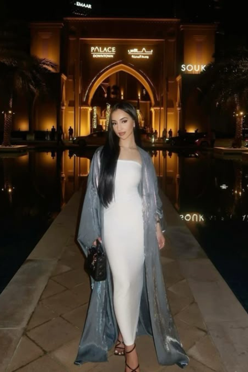 22 Dubai Outfits That Are Classy, Cute, and Perfect for the Heat 22 Dubai Outfits That Are Classy, Cute, and Perfect for the Heat