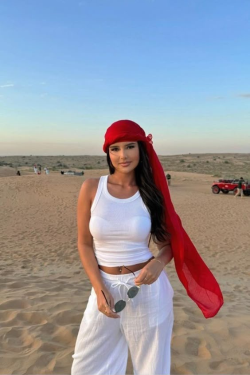 22 Dubai Outfits That Are Classy, Cute, and Perfect for the Heat 22 Dubai Outfits That Are Classy, Cute, and Perfect for the Heat