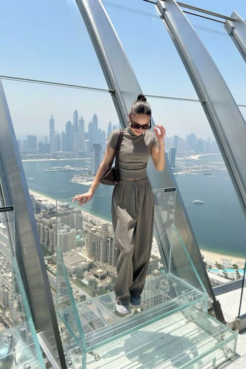 22 Dubai Outfits That Are Classy, Cute, and Perfect for the Heat 22 Dubai Outfits That Are Classy, Cute, and Perfect for the Heat