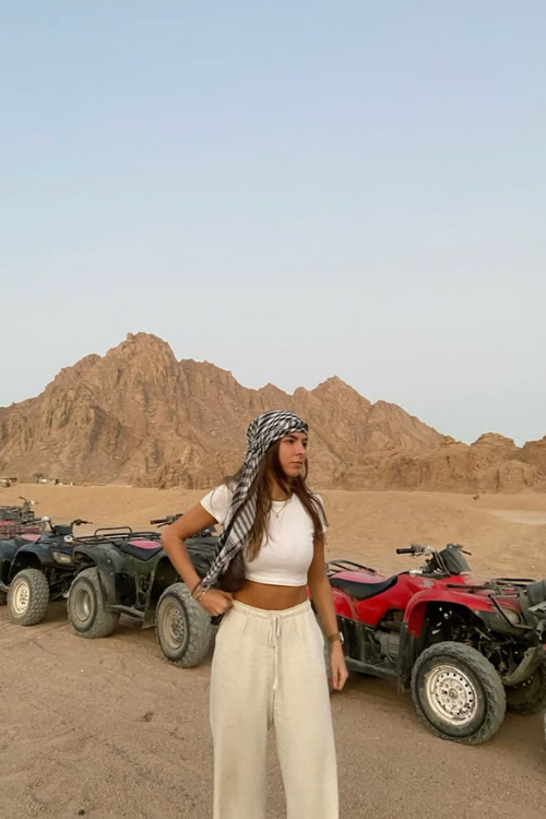 29 Egypt Outfits to Look Hotter Than the Sun There