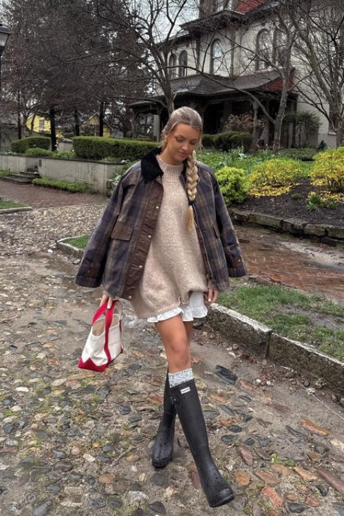 15 Hunter Boots Outfits That Prove Wet Weather Can Still Be a Serve
