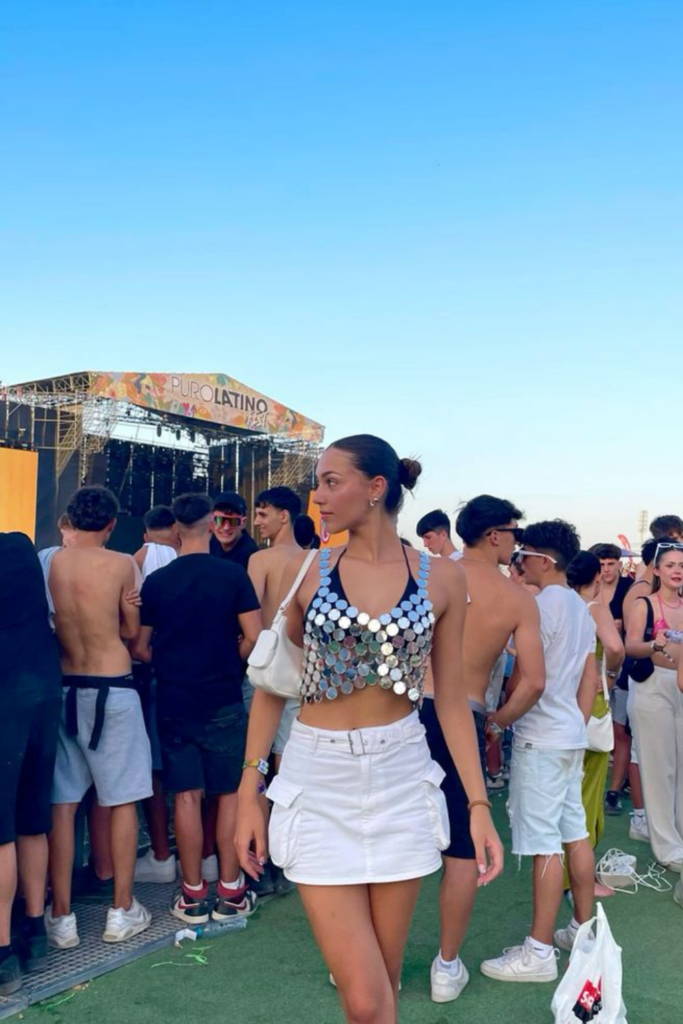 33 Smokin’ Hot Lollapalooza Outfits That’ll Have All Eyes on You 33 Smokin’ Hot Lollapalooza Outfits That’ll Have All Eyes on You