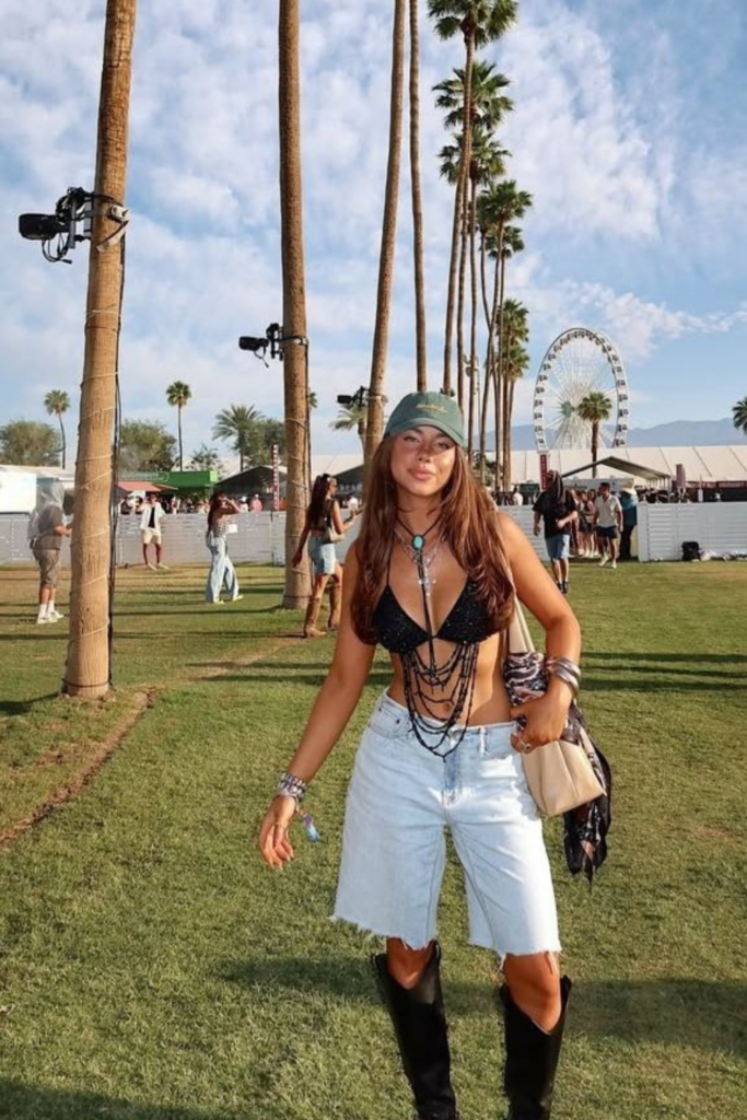 33 Smokin’ Hot Lollapalooza Outfits That’ll Have All Eyes on You 33 Smokin’ Hot Lollapalooza Outfits That’ll Have All Eyes on You