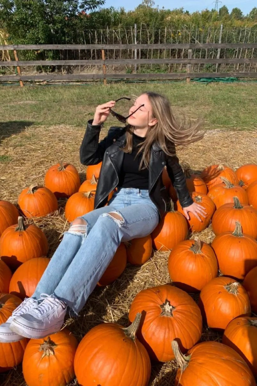 23 Cute Pumpkin Patch Outfits to like the Lead in a Netflix Autumn Rom-Com