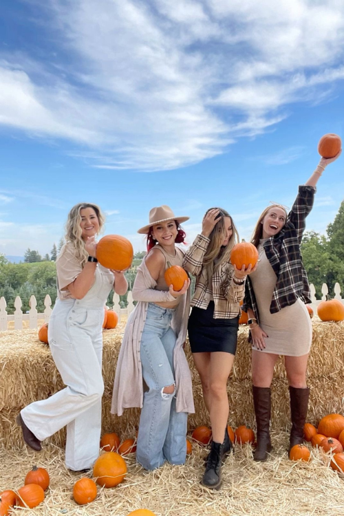 23 Cute Pumpkin Patch Outfits to like the Lead in a Netflix Autumn Rom-Com