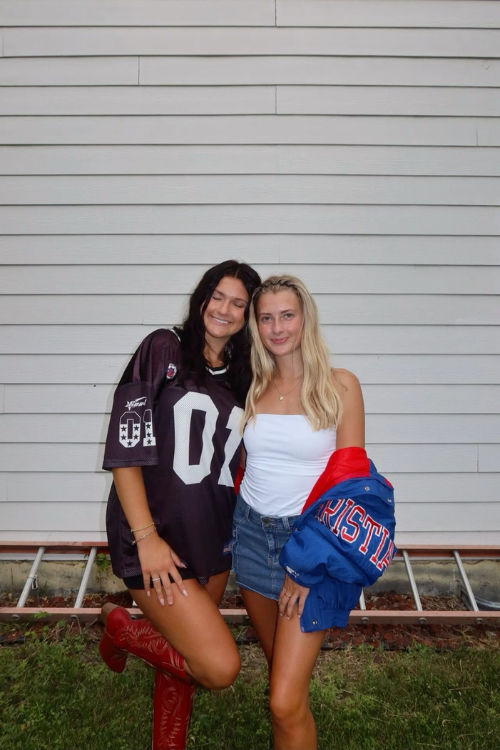 44 Envy-Worthy Game Day Outfits to Have You Lookin’ Like the MVP! 44 Envy-Worthy Game Day Outfits to Have You Lookin’ Like the MVP!